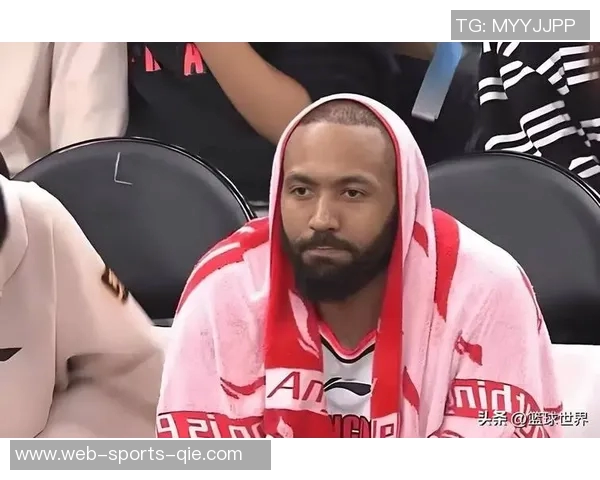 杜锋更衣室冲突加剧吉伦沃特竖拇指讽刺引发媒体关注与球迷失望